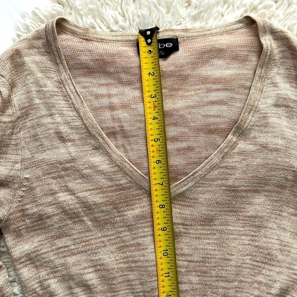 ๐ฅWhat's Hot!!๐ฅ Beautiful Bebe Gold Crop V-Neck Sweater! Sz M Soo Cute!๐๐๏ธ - Picture 13 of 14